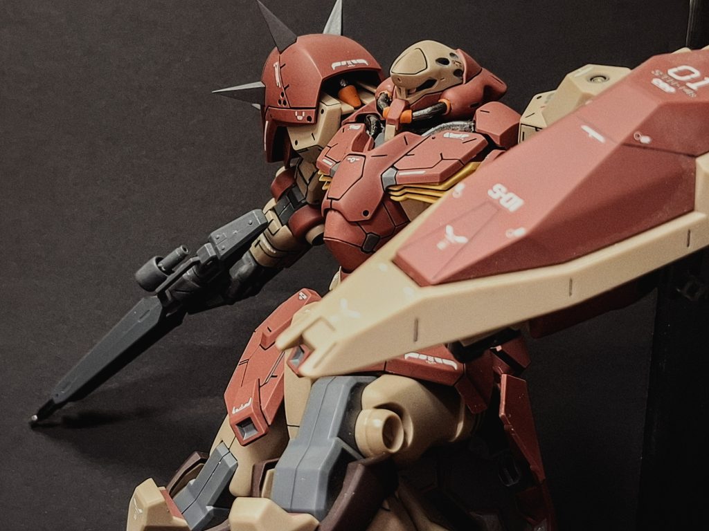 シールドは昔のスジボリをしたままで、トップコートも剥がしていませんので3年前のまんまですね。年々家の中には大型機がどんどん増えていってるので、専用の棚を買ってみようと思いますッ!!!!!!!!