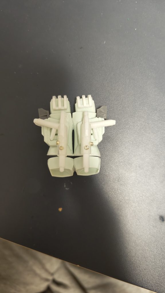 ランドセルの主成分は、EGガンダムの脚です。