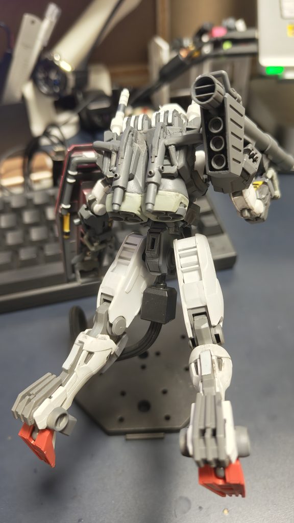 バックショット。脚はかなりキャリバーン味が溢れます。コア・ファイターのノズル部分をそれっぽくできたかな！とお気に入りです。