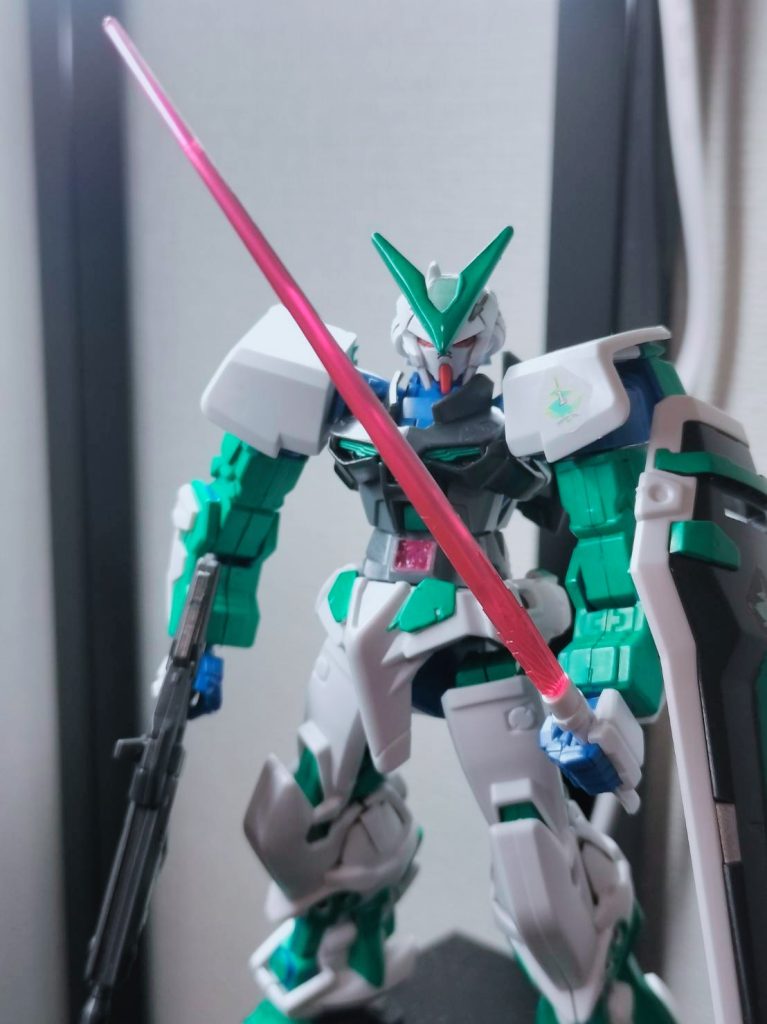 ブレードアンテナだけレジンを上塗りして光沢を出してみました