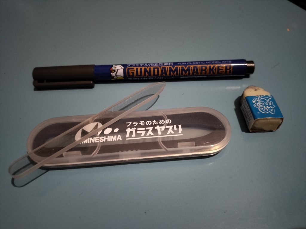 ガラスヤスリを買ってみた、よく削れる墨入れ時ははみ出しを後で消しゴムで消せば良いとのことでやってみました