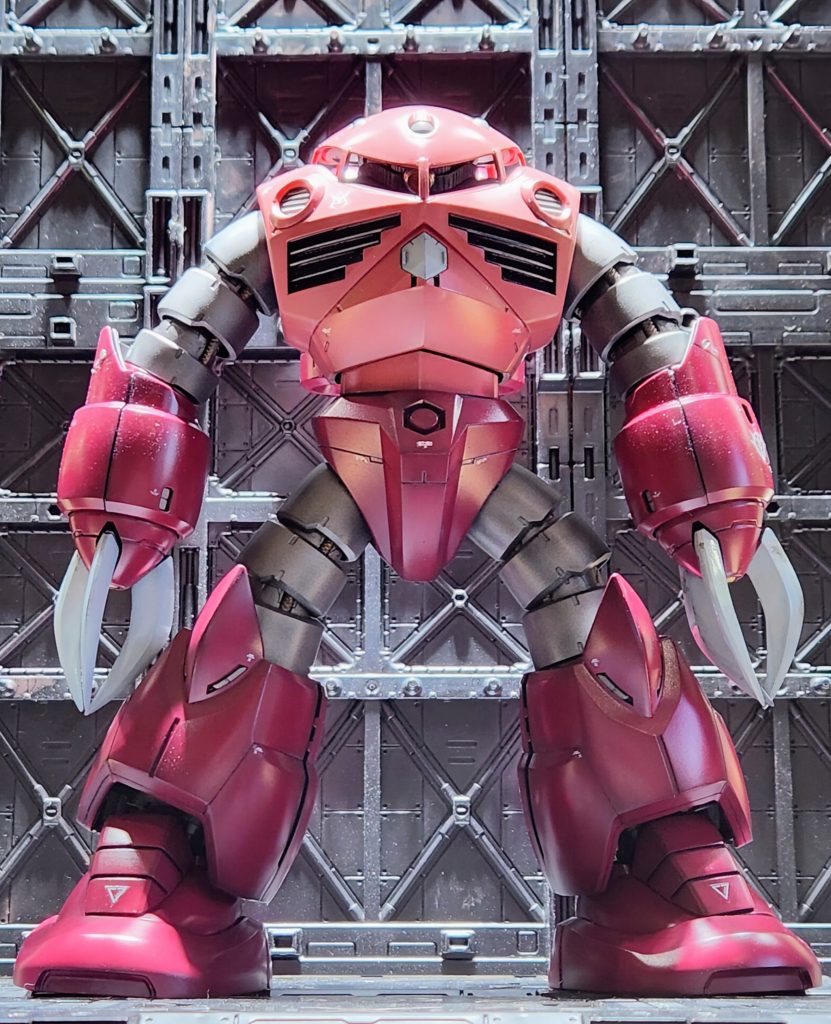 いつもの好みでスジ彫りは広く大きく見える部分にスッキリ見えるように心掛けて入れました。カラーリングもそれぞれ調色して再現出来たと思います。