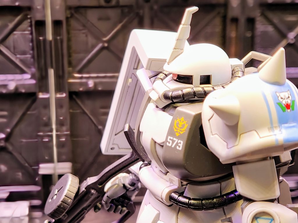 スパイクアーマーのブルーラインは、デカールは諦めて塗装にしました。デカール貼りもまだまだ難しいと感じるので、もっと経験積んでいかないといけませんね。