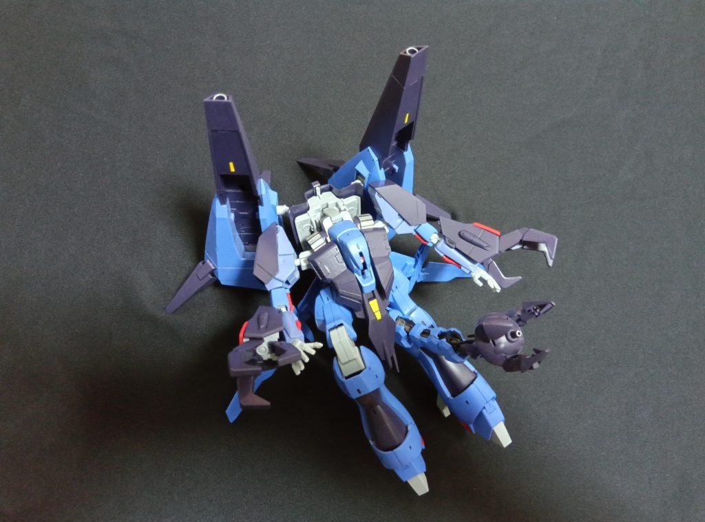 股間から尻尾クローを出すと卑猥な感じも(gundam-kao5)?八咫烏モチーフなので3本目の脚が必要でして