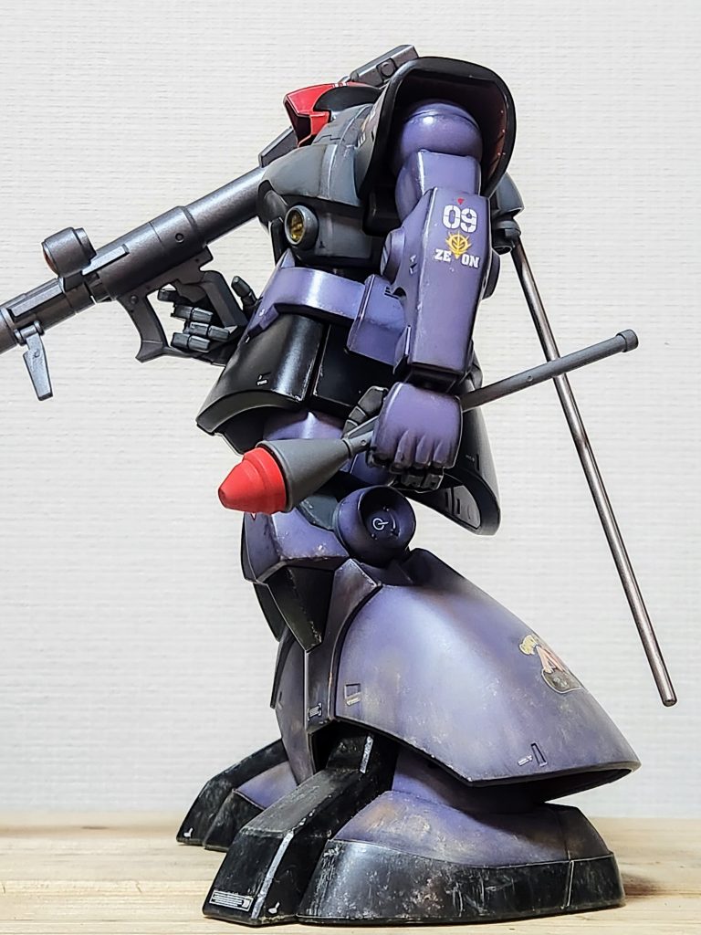 今回は専用機ではなく、地上部隊で戦う一兵士をイメージしてデカールを選択しました。多すぎず尚且つ意図が伝わればと思い、悩んで貼っていたら2日かかっていました…