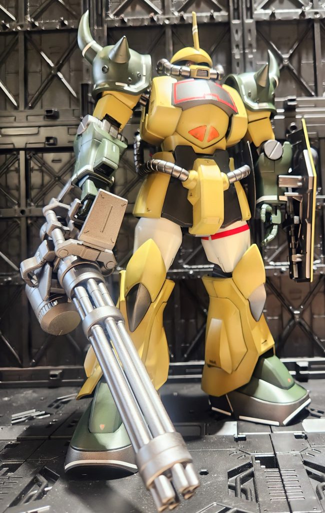 作っていてリアルタイプのようでデザートタイプのような、格好良い2タイプの良いとこ取りが出来て、更にオリジナル感も味わえる良いカラーリングでした。武装は色々試してみましたが、ジャイアントバズも各種マシンガン、ヒートホークでもサーベルでも、結構何でも似合ってしまうのも嬉しいです。取り敢えずガトリングで撮影をしてみました。