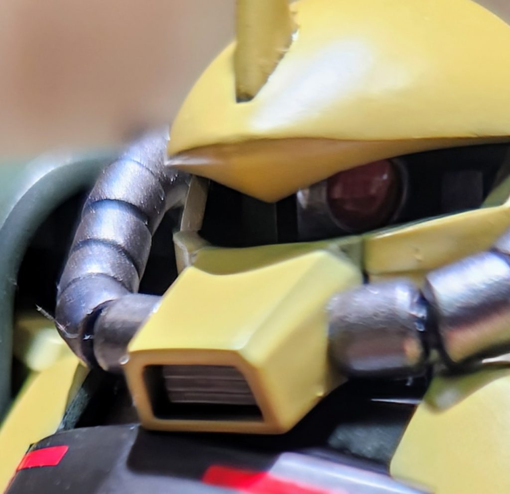 モノアイは今回丁度良いサイズのHQを切らしていたので、コトブキヤの丸ノズルを加工してメッキ塗装し取り付けました。意外と良かったです。