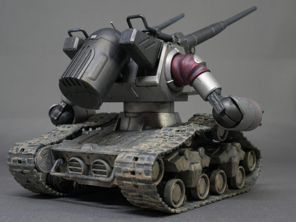 前回、ネモを塗装した時にメタリック塗装にウェザリングをすると、何かスチームパンクっぽい雰囲気が出るなーと気付きました。なので今回の塗装は・・・ボディー:ガイア スターブライトシルバー武器類:ガイア ガンメタリック履帯:クレオス 黒鉄色 肩:クレオス ベルベットレッド