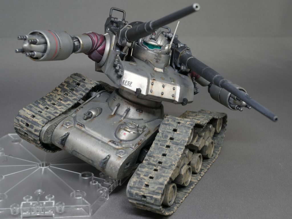 ギラギラで名を馳せるスターブライトシルバーが霞むまでウォッシングし、ドライブラシとチッピングで仕上げました。ゴールドベースならもっとスチームパンク感は出たでしょうが、設定とのバランス的にシルバーを選択。