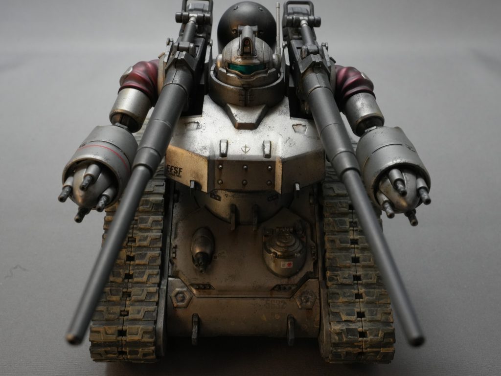 履帯はタミヤのウェザリングスティックで汚しました。今回はじめて使いましたが、適当でも雰囲気出て面白い!