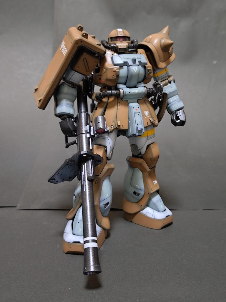 バズーカはザクR1シン・マツナガ機に付属の物を加工。砲身延長と防護シールド追加。