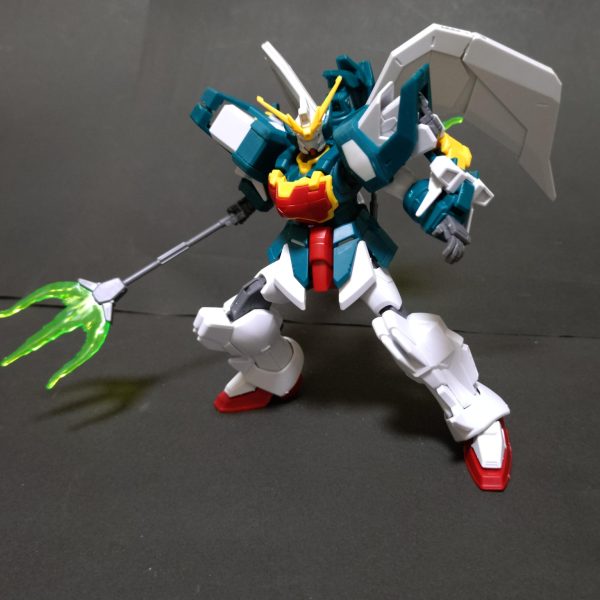 とりあえず仮組み。中々無骨なガンダムですねぇ～可動も文句無し❗️足首の可動の仕方が中々考えられてます。トゲとアンクルアーマーが連動して動くんですね？びっくり（笑）最新HGはすげぇな（2枚目）