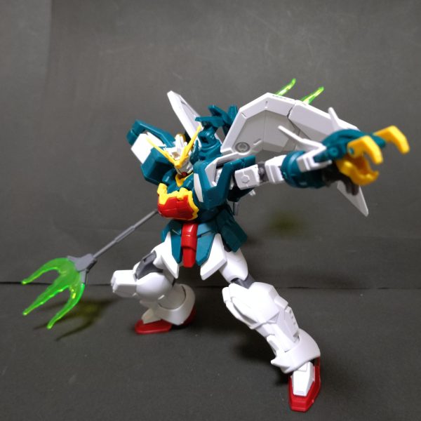とりあえず仮組み。中々無骨なガンダムですねぇ～可動も文句無し❗️足首の可動の仕方が中々考えられてます。トゲとアンクルアーマーが連動して動くんですね？びっくり（笑）最新HGはすげぇな（3枚目）