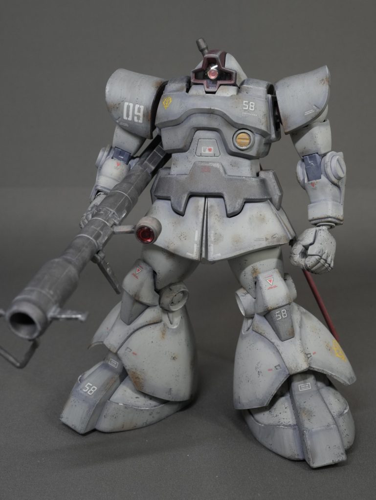 制作テーマは「寒冷地仕様」。ただし、カラーリングをそれっぽく塗っただけです。調べたらちゃんとドムの寒冷地仕様は存在するそうで、本来はバックパックなど専用の改修が施されてるそうな。