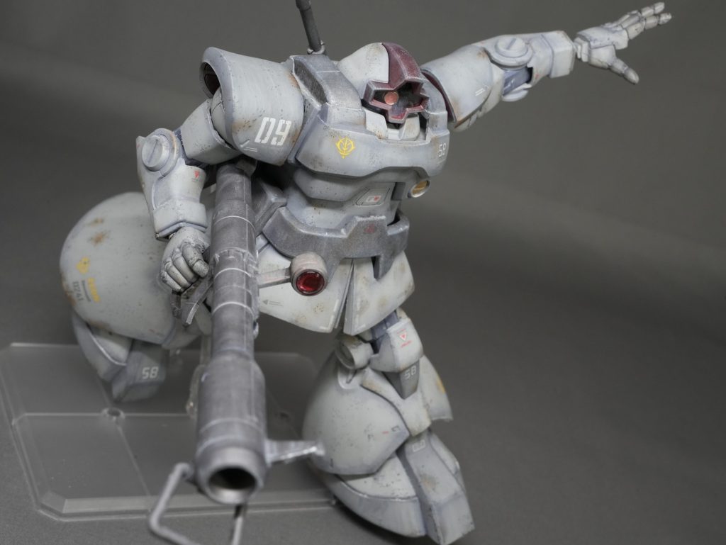 使用塗料は・・・薄いグレー:ガイア ニュートラルグレー2濃いグレー:ガイア ニュートラルグレー3武器等:クレオス 焼鉄色モノアイカバー:クレオス GXメタルブラッディレッド