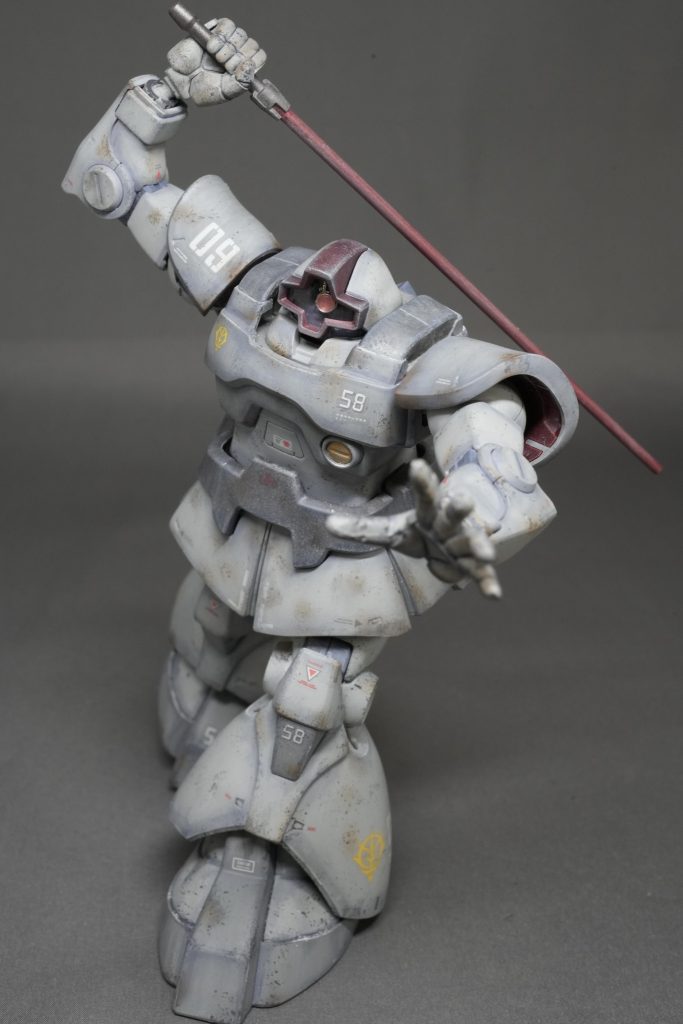 ウェザリングはクレオス ウェザリングカラーのマルチホワイトでウォッシングした後、チッピングやリアルタッチマーカーで情報量を増やし、仕上げにタミヤのウェザリングマスター スノー。 寒冷地を意識したウェザリングははじめてだったけど、凍てついた装甲の雰囲気は出せたかな?
