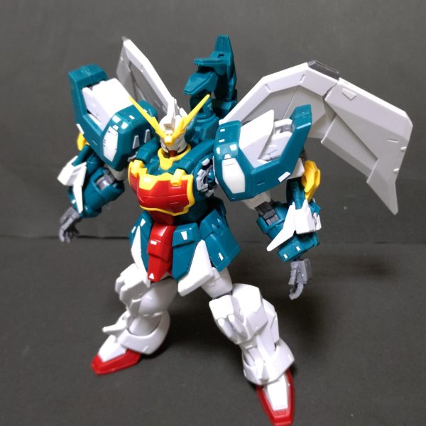 脚側面のバーニア？を彫って何となくそれらしく。背面バインダーのスリット増やしました。このぐらいで良いかな？（5枚目）