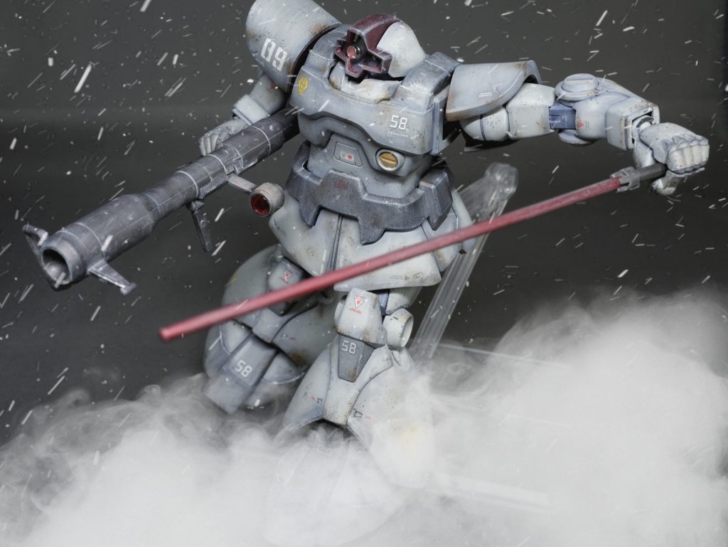 しかしこのキット・・・2006年のものなれどありがちな前腕や肩アーマー、ももの合わせ目もなく、素晴らしい完成度!!可動域は世代なりですが、ドムらしい地表を滑走するようなポーズはしっかり決まります。間違いなく傑作キットです!