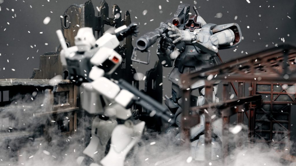 市街地で交戦するドム!ゲストととして大昔に作ったジム寒冷地仕様を引っ張り出してきました。最近ジオラマ遊びが楽しくてトミーテックのジオコレコンバットシリーズがドンドンと増えてます(汗)