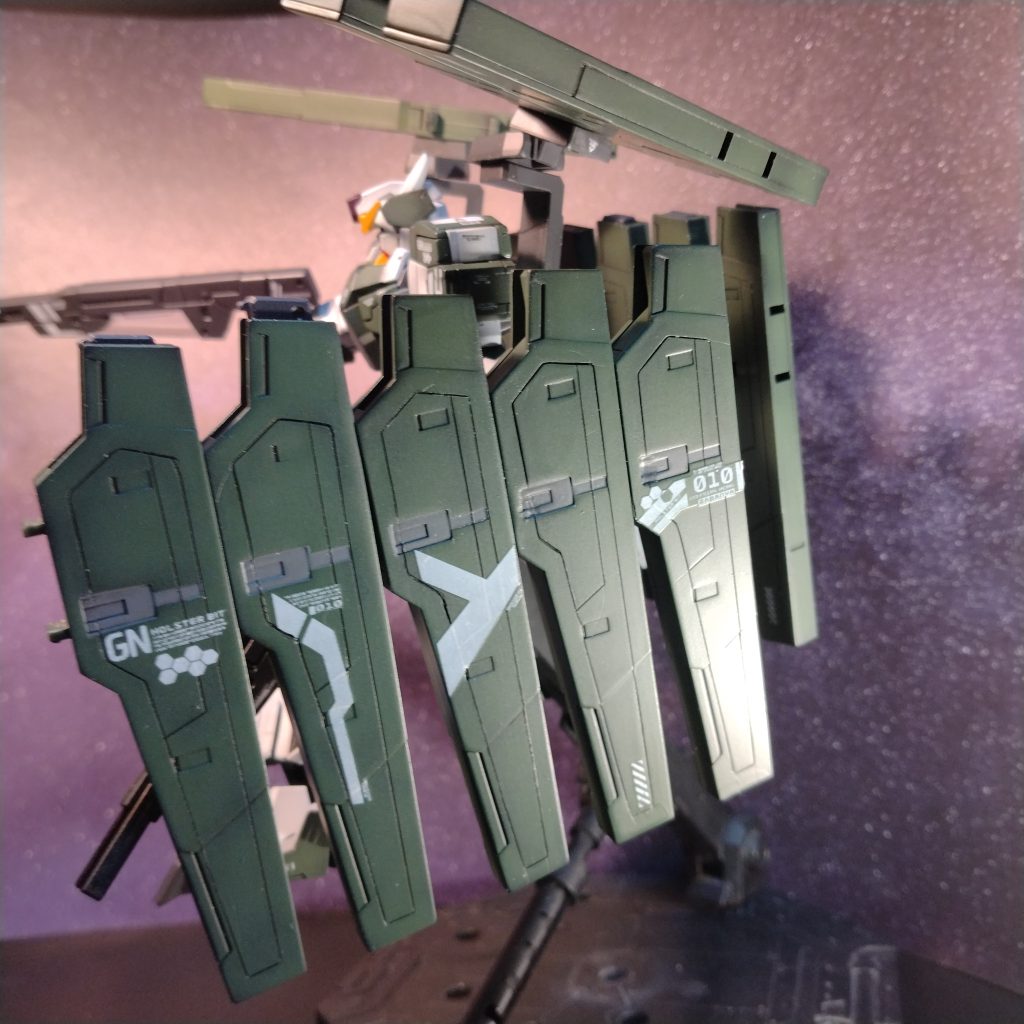 何気に塗装もですが、スジ彫りも同じ数パーツが複数あると!ちょっとキツイと感じるのは私だけでしょうか?😄