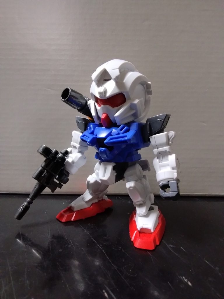 はじめの一歩。腰回りの構造と頭部形状、バックパックの脱着構造から、似てる❗と思いたち、BB戦士エクシアを素体に設定。キャノンとライフルはBB戦士ガンキャノンから持ってこよう、という当初の計画でした。
