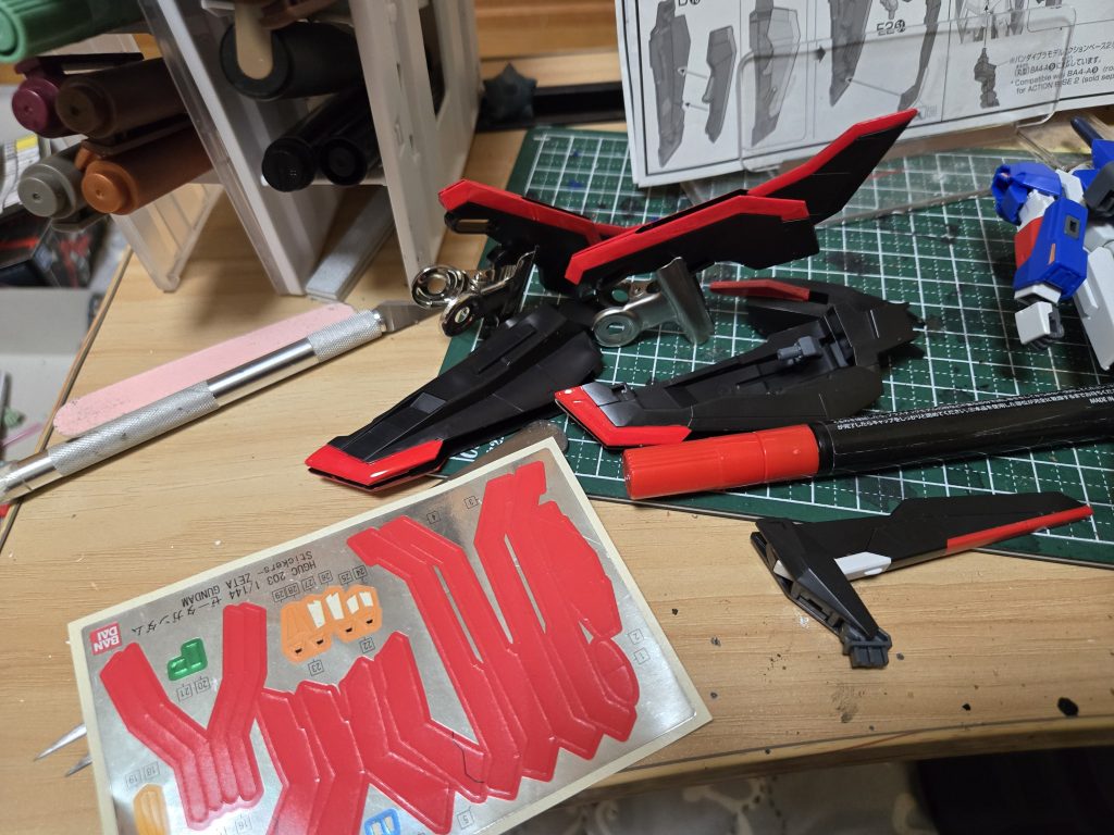 黄色部はシール使いましたが赤部は面積広いので百均マーカーで塗り分け