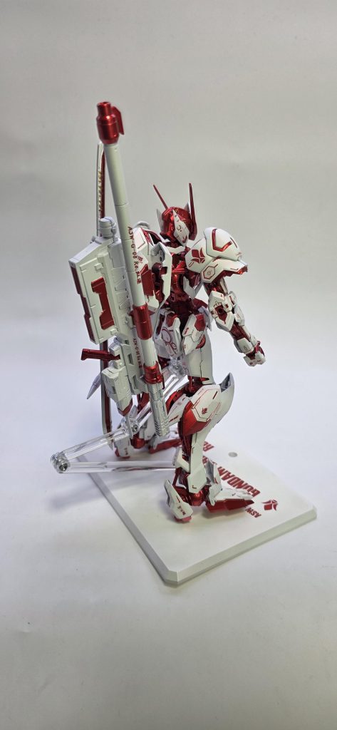 サフは全部ブラック下地。白はEXホワイトからのアルカナホワイト。赤はシルバーからのクリアレッド。白は艶消し。赤は光沢仕上げ。