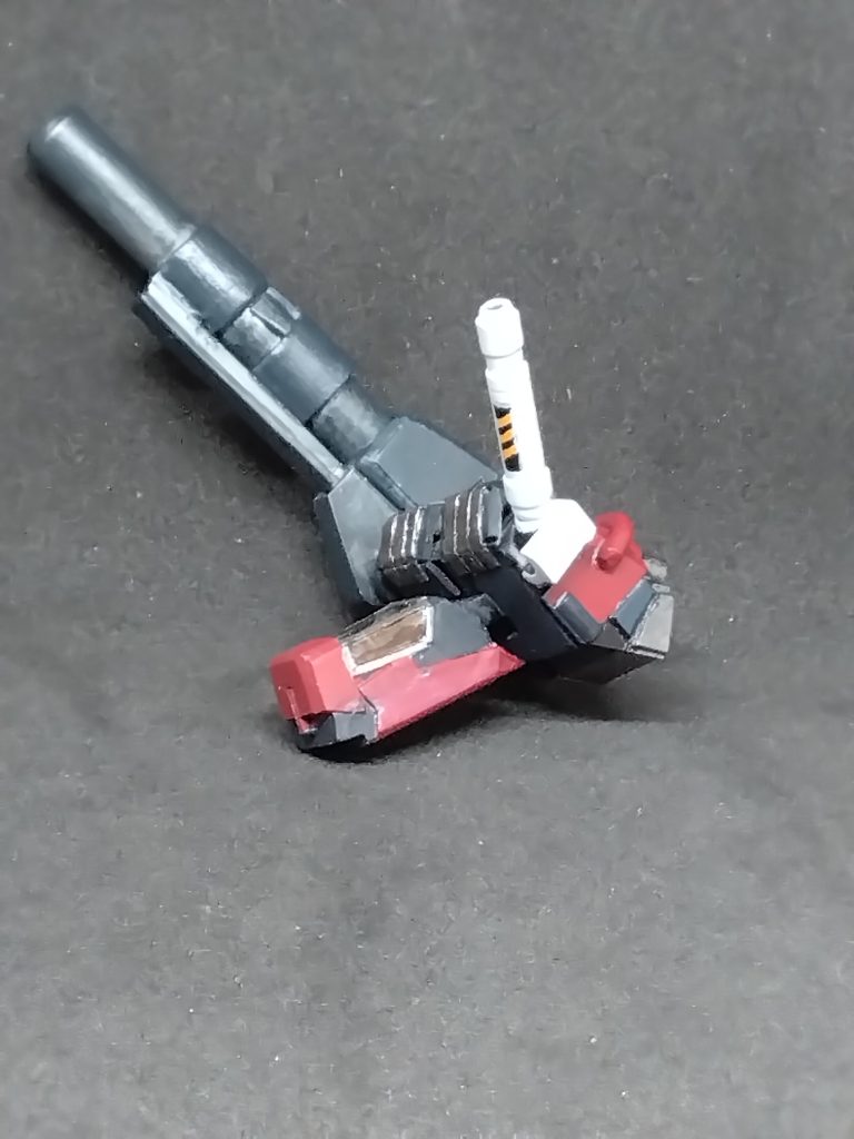 バックパック兼コアブロック。戦闘機状態にはなりませんが、一応脱着可能です。