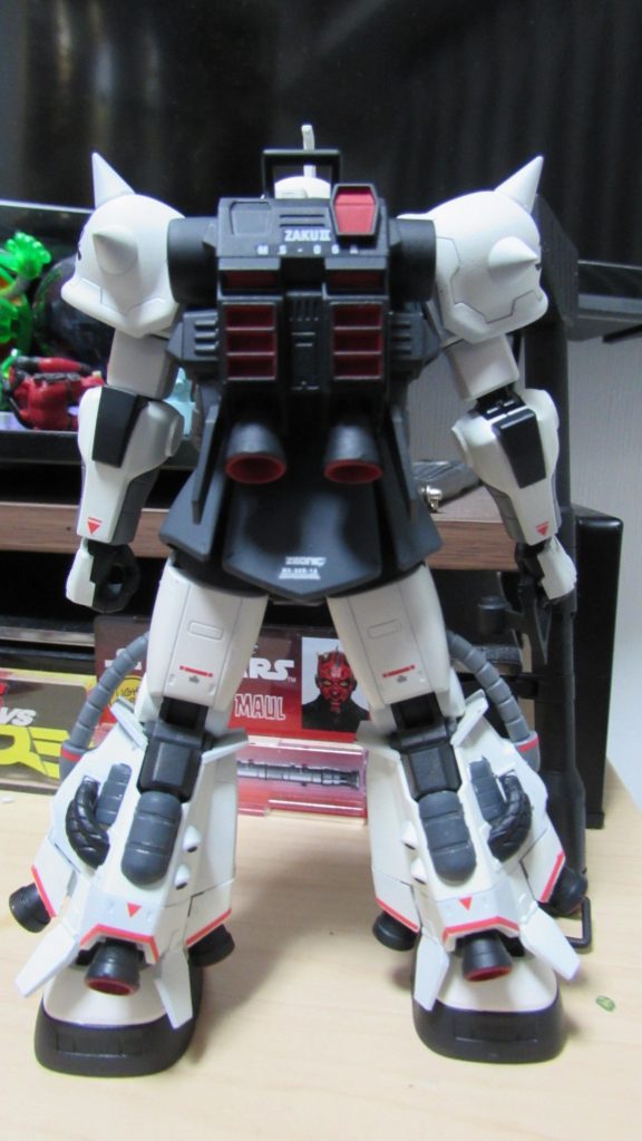 バックパックの塗り分けは赤色部分以外は諦めましたw