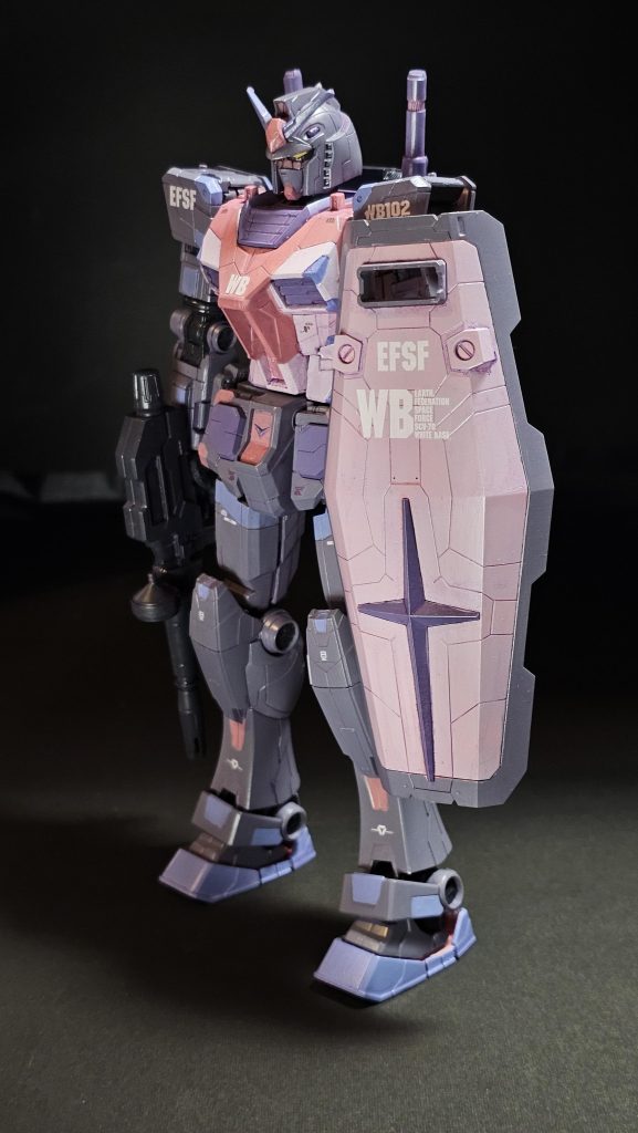 胸の赤、ピンク、全体のグレー(正式名称は全て違いますが)が奥さんリクエストカラーで、パステルカラーを引き締めるつもりで、紫と水色を差し色に使ってみました。最後はフィルタリキッドのバイオレットで締めました。