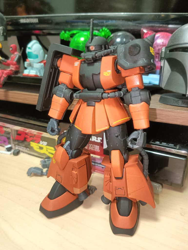 最初に塗装した時はブラウン部がもっと薄かったんですがどうも気に入らなかったので調色し直してこの色に落ち着きました