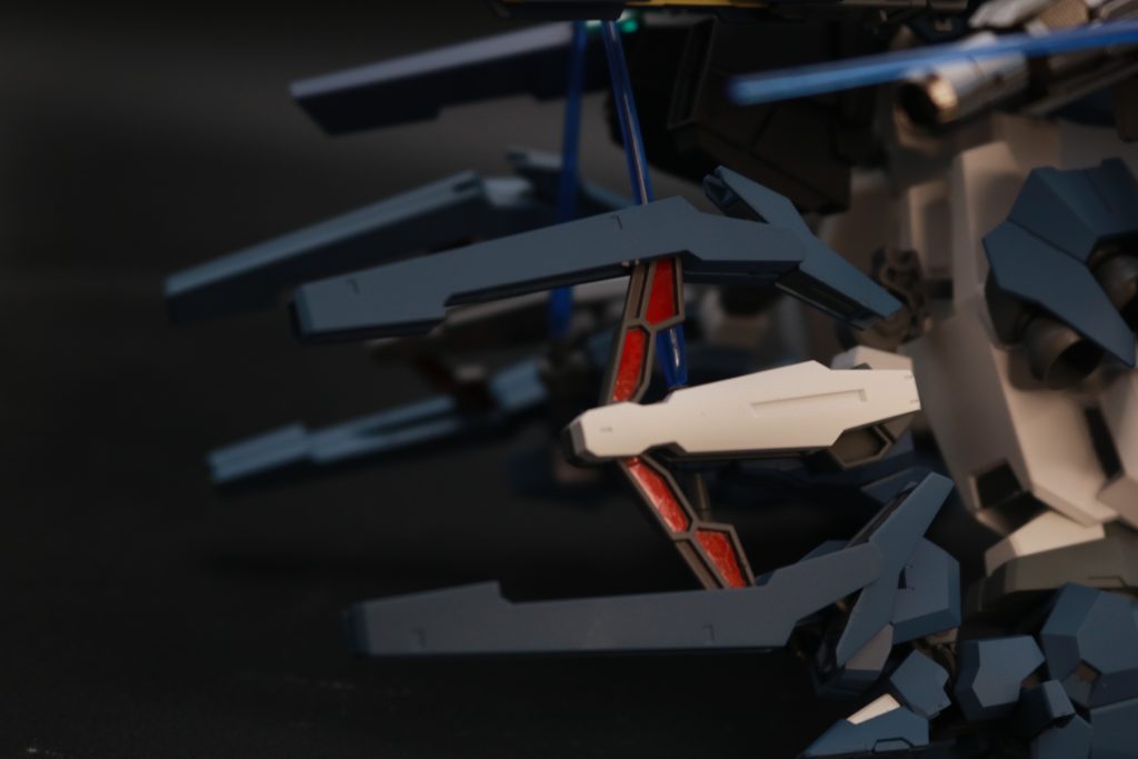 フェーズドアレイキャノン脚部に二門装備