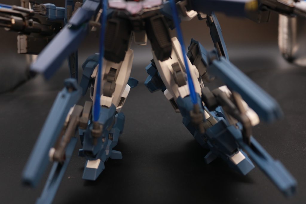 サブアームセラヴィーの隠し腕をイメージ。近接のリーチをカバー。