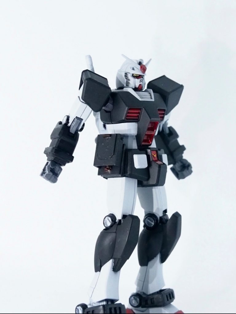 ホルスターはかなり簡易的に作成しました。ガッツリ作りたかったのですが、腕部にかなり干渉して素立ちが悪くなるのを避けたかったのであえて薄く作成。