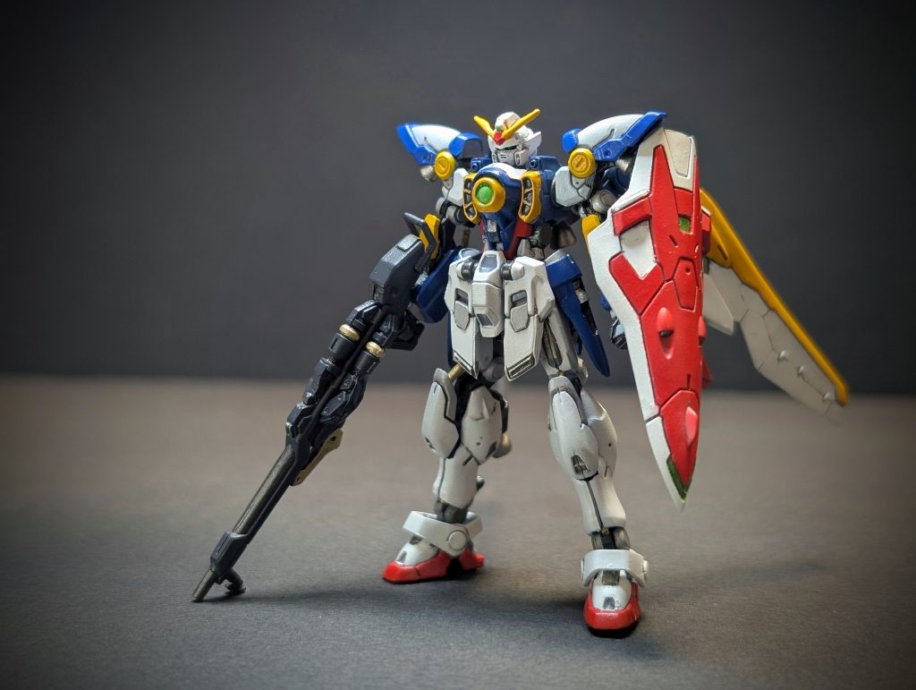 今回は合わせ目消しの他に足裏に磁石を取り付けて安定して飾れるよう加工してますあと顎を少しだけ引かせてます