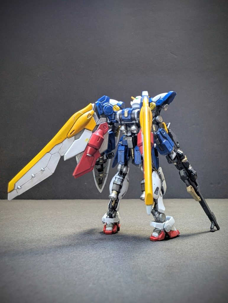 なかなかボリュームのある羽根で迫力あります！