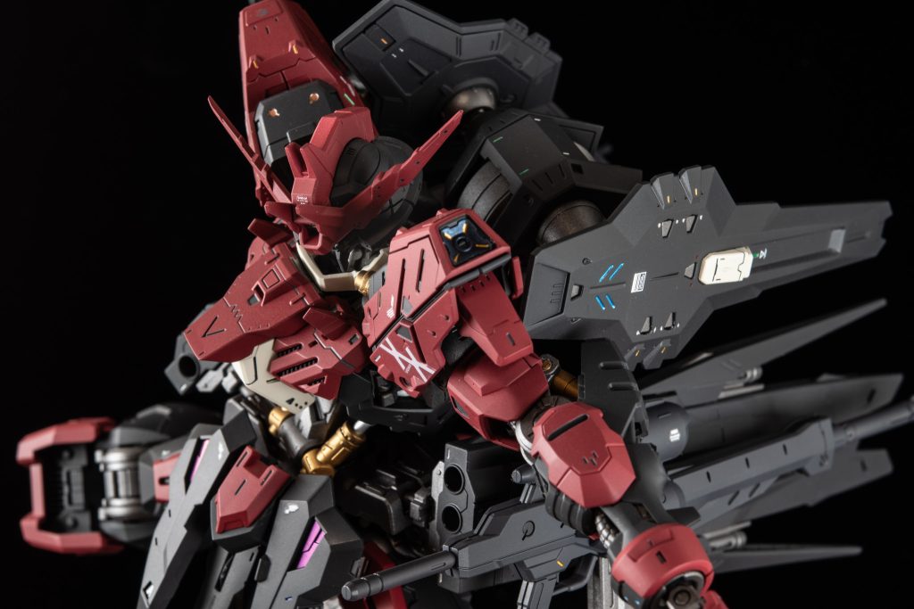 スカート部分に偏光塗料をワンポイントとして使用しています。写真ではどうしてもその偏光具合が伝わらないのが悲しいところ😭