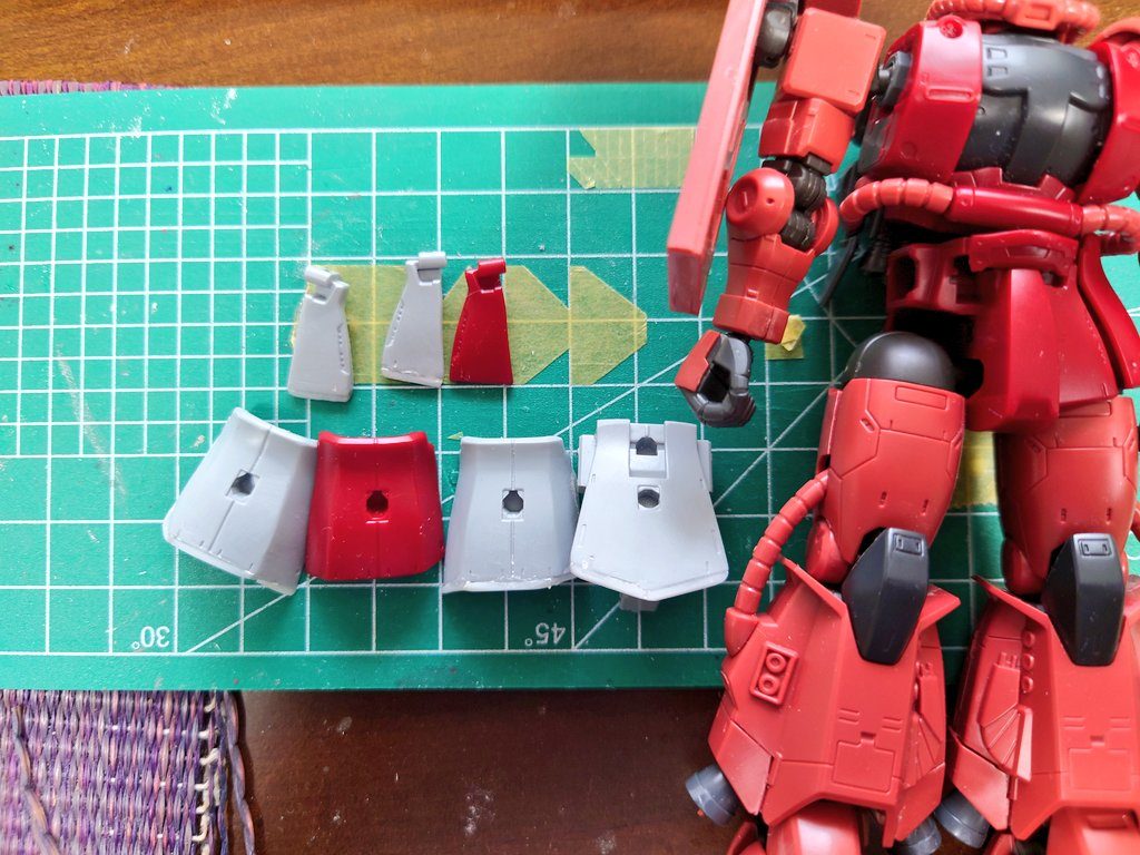 スカート部分は、1ミリプラ棒で幅増し