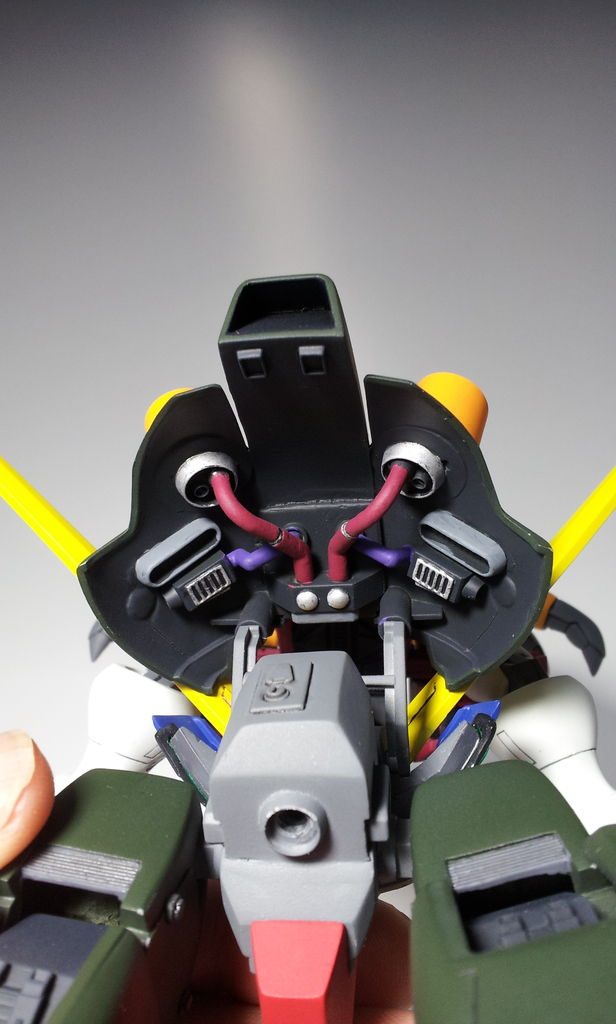 スカート裏側もディテール追加。腰下にはアクションベース用に3mm穴を追加しました。