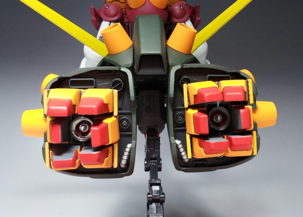 足も各指を切り離し、ネオジ厶磁石による取り付け向きの差し替えで変形機構を再現しました。