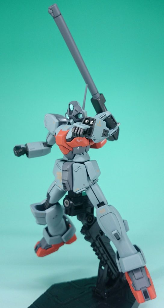 左腕にはグレネードが2つ装填されているという脳内設定です。