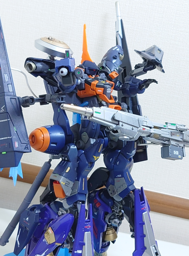 ライフルは通常形態と変化はないものの、レドームの恩恵により精密射撃精度が向上している。