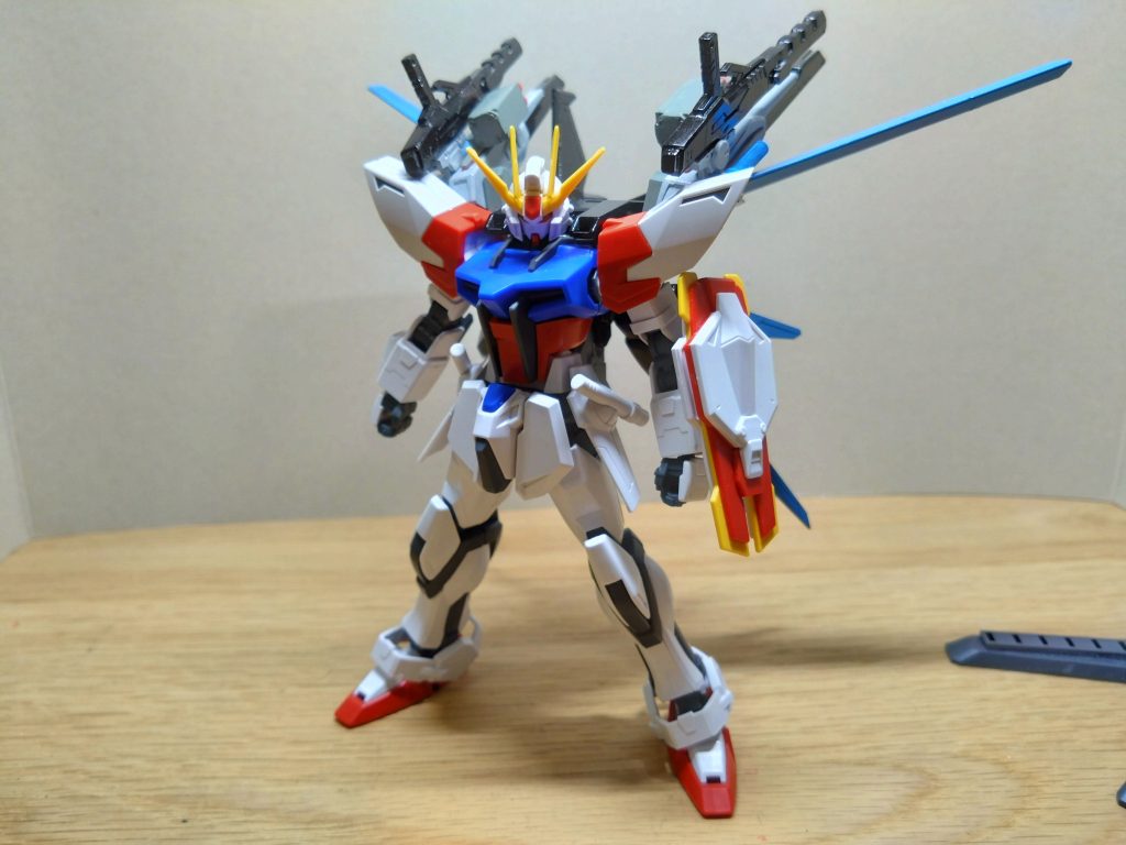 使用キットはエールストライカー、ユニバースブースター、その他ジャンク塗料は水性ホビーのスカイブルー、つや消しレッド、軍艦色、明灰白色(三菱)水性アクリジョンのミッドナイトブルーです