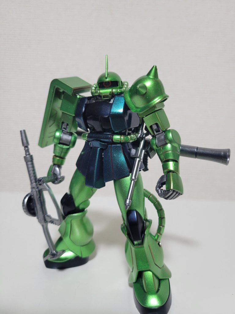 今後の製作予定に薄いグリーンのやつがあったので、メタリックイエローグリーンを試してみたいのもあってザクを作ろうという感じに…結果的にこの色ではないなって感じなのですがザクカラーにはピッタリでした😅