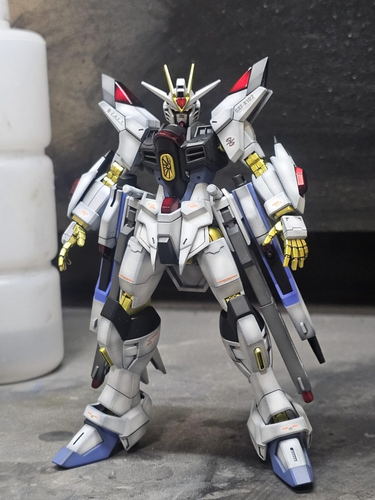 本体のみで…。ツインアイはクリアレジン載せたおかげでキラキラ✨️