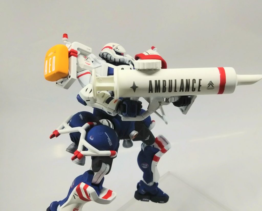 お医者さんで怖いことランキング1位(我が家調べ)の注射器です。ザクマシンガンのパーツを流用しました。遠距離用なのか近接武器なのかはご想像にお任せします。