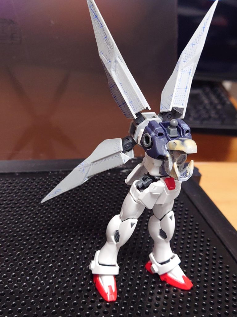 胸部分にはハイメガキャノンがついている設定ですが、これの発想元はクロスボーンガンダム魔王のスカルサテライトキャノンです。パーツを自作するのは初めてで上手くいかなかった箇所もありましたが、概ね満足できる感じになったかと思います。