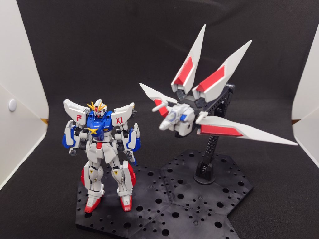 コアファイターはクロスボーン式で、着脱可能です。羽を可動させることで飛行機っぽくしています。