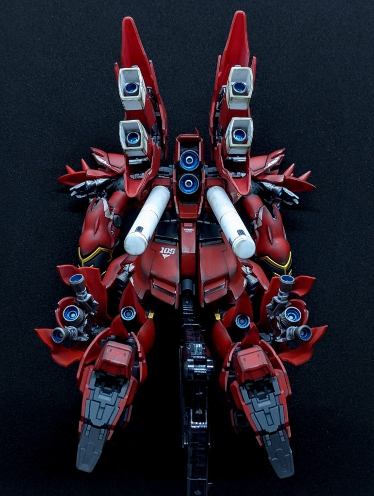 見てて飽きない作り込みキットは良いっす!ただ…噂通りパーツがポロリポロリ(^_^;)ポージングさせましたが、コレが限界〜(;^ω^)