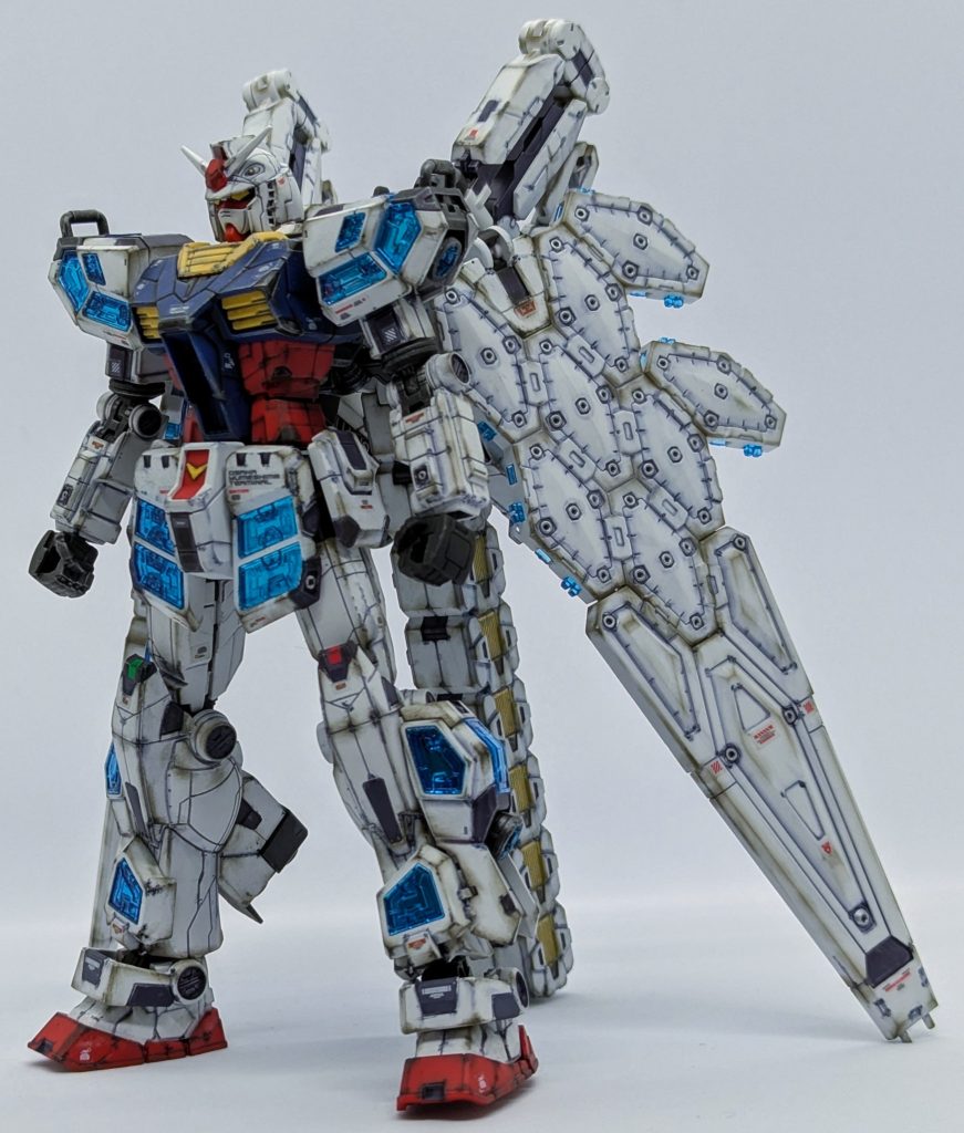 背面の羽根は折り畳むことも可能ですね！！ あとマニピュレータやビーム溶接ガン等、専用装備も備えております😊ちょいとポージングをば⋯(*>_<*)ﾉ